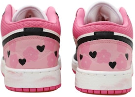 カスタムシューズ:「エアジョーダン1 ロー ドーパミンフローラルハート黒白」 DR9498-168(Team拾玖-黑粉花朵S-BOX) Purchase カスタムシューズ:「エアジョーダン1 ロー ドーパミンフローラルハート黒白」 DR9498-168(Team拾玖-黑粉花朵S-BOX)