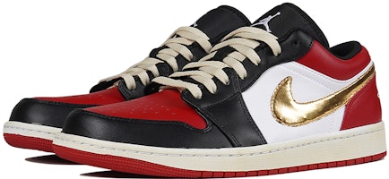 에어 조던 1 로우 '재물신 금 스우시' (커스텀) 553558-612(TeamP-低帮红金勾) Lookbook 에어 조던 1 로우 '재물신 금 스우시' (커스텀) 553558-612(TeamP-低帮红金勾)