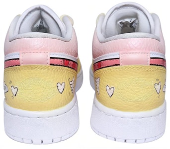 【カスタムシューズ】エアジョーダン1 ロー 「グラフィティクリスマス - イエロー」 553560-130(Team伍-女款爱心黄粉白) Purchase 【カスタムシューズ】エアジョーダン1 ロー 「グラフィティクリスマス - イエロー」 553560-130(Team伍-女款爱心黄粉白)