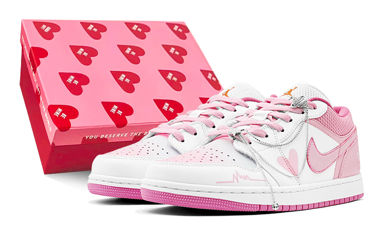 Buy 【定制球鞋】 Jordan Air Jordan 1 Low 心動愛心 特殊鞋盒 潮流 舒適 休閒 低幫 復古籃球鞋 GS 粉白