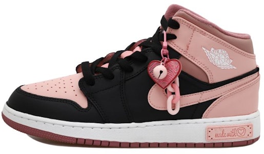 커스텀 에어 조던 1 로우 '러브레터 블랙 화이트' DQ8423-616(Team拾玖-情意绵绵S-BOX) Order 커스텀 에어 조던 1 로우 '러브레터 블랙 화이트' DQ8423-616(Team拾玖-情意绵绵S-BOX)