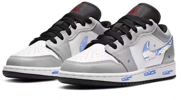 에어 조던 1 로우 '미스틱 코스모스' (커스텀) 553558-030-450512 Lookbook 에어 조던 1 로우 '미스틱 코스모스' (커스텀) 553558-030-450512