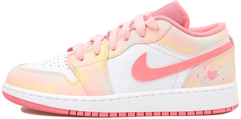【客製化球鞋】 Jordan Air Jordan 1 低筒 OKHR 清新 愛心 星星 夢幻暈染 復古籃球鞋 GS 粉白黃 Buy 【客製化球鞋】 Jordan Air Jordan 1 低筒 OKHR 清新 愛心 星星 夢幻暈染 復古籃球鞋 GS 粉白黃