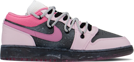 커스텀 에어 조던 1 로우 '핑크 블랙 디컨' DR9498-168(TeamA-AJL女粉星光S-BOX) Shop 커스텀 에어 조던 1 로우 '핑크 블랙 디컨' DR9498-168(TeamA-AJL女粉星光S-BOX)