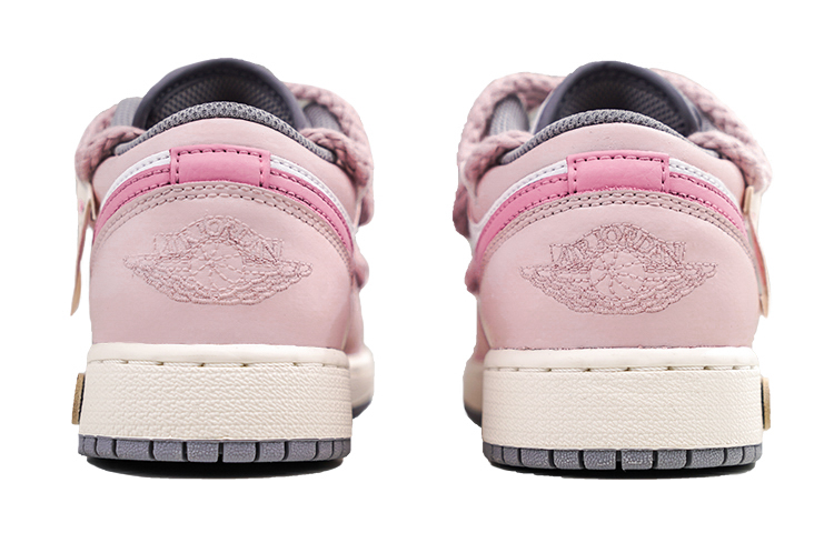 Shop 【客製款球鞋】 Jordan Air Jordan 1 Low RISK 小熊甜心 少女風 低筒 復古籃球鞋 GS 淺粉