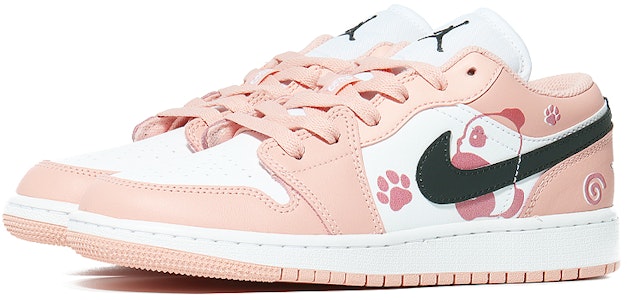 【訂製球鞋】Jordan Air Jordan 1 奔跑熊貓 乖巧國寶 耐磨 低筒 復古籃球鞋 GS 白粉 Lookbook 【訂製球鞋】Jordan Air Jordan 1 奔跑熊貓 乖巧國寶 耐磨 低筒 復古籃球鞋 GS 白粉
