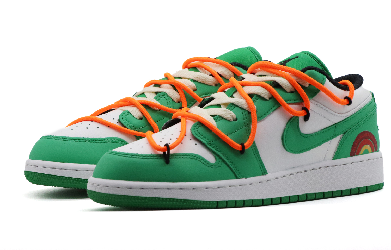 Lookbook 【訂製球鞋】Jordan Air Jordan 1 彩虹 戶外 穿搭 街頭風 高街 簡約 標籤 解構 低筒 復古籃球鞋 男款 白綠