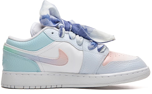 커스텀 에어 조던 1 로우 '화이트 클라우드-아이스 블루 그라피티' 553560-130(Team22-女渐变冰川蓝A-BOX) Lookbook 커스텀 에어 조던 1 로우 '화이트 클라우드-아이스 블루 그라피티' 553560-130(Team22-女渐变冰川蓝A-BOX)