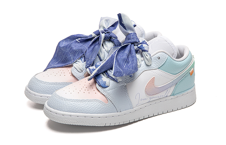 Shop 커스텀 에어 조던 1 로우 '화이트 클라우드-아이스 블루 그라피티' 553560-130(Team22-女渐变冰川蓝A-BOX)