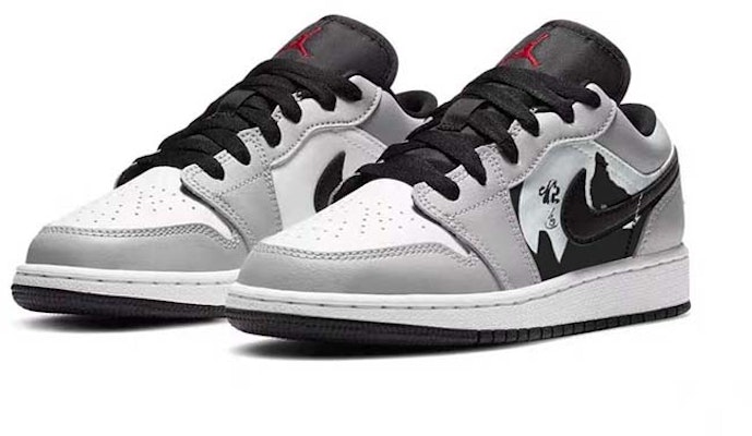 カスタムシューズ「エアジョーダン1ロー 'ウルフスピリットグレー'」 553558-030(Team56-狼山图腾) Lookbook カスタムシューズ「エアジョーダン1ロー 'ウルフスピリットグレー'」 553558-030(Team56-狼山图腾)