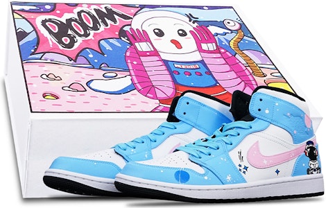 【客製化球鞋】Jordan Air Jordan 1 Mid 黑白熊貓 DJ宇航員手繪 特製鞋盒 中幫 復古籃球鞋 男女同款 粉白藍 Buy 【客製化球鞋】Jordan Air Jordan 1 Mid 黑白熊貓 DJ宇航員手繪 特製鞋盒 中幫 復古籃球鞋 男女同款 粉白藍