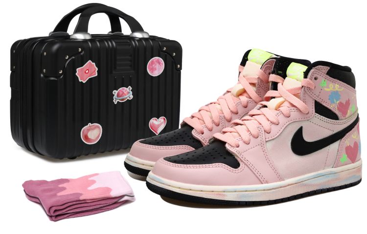 Buy エアジョーダン1ミッド「ドーパミングラフィティラブディストレスト」カスタムシューズ 555088-702(Team拾玖-黑粉涂鸦S-BOX)