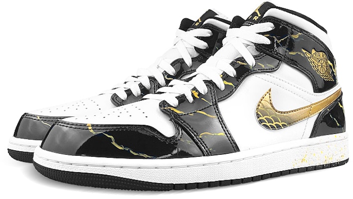 에어 조던 1 미드 '용의 해 검/흰/금' (커스텀) 852542-007(Team116-男AJ黑金龙纹) Lookbook 에어 조던 1 미드 '용의 해 검/흰/금' (커스텀) 852542-007(Team116-男AJ黑金龙纹)