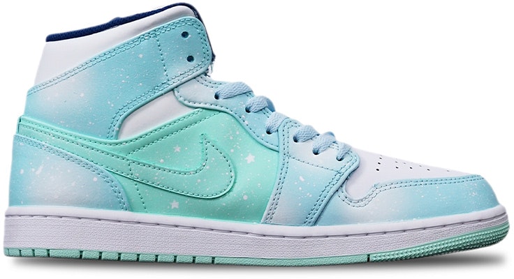 【定製球鞋】 Jordan Air Jordan 1 Mid 冰雪奇緣融雪雪花 噴繪 聖誕主題 限量鞋盒 中幫 復古籃球鞋 男款 藍白 Lookbook 【定製球鞋】 Jordan Air Jordan 1 Mid 冰雪奇緣融雪雪花 噴繪 聖誕主題 限量鞋盒 中幫 復古籃球鞋 男款 藍白