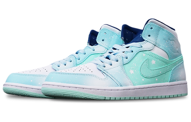 Shop 【定製球鞋】 Jordan Air Jordan 1 Mid 冰雪奇緣融雪雪花 噴繪 聖誕主題 限量鞋盒 中幫 復古籃球鞋 男款 藍白