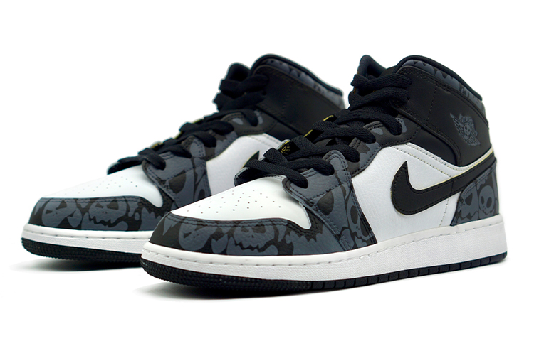 Lookbook 【定製球鞋】Jordan Air Jordan 1 Mid 合成革人造革 幽靈萬聖節 噴繪手繪 秋季主題定製 防滑耐磨 中幫 復古籃球鞋 男款 黑白灰
