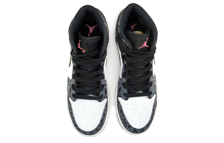 Shop 【定製球鞋】Jordan Air Jordan 1 Mid 合成革人造革 幽靈萬聖節 噴繪手繪 秋季主題定製 防滑耐磨 中幫 復古籃球鞋 男款 黑白灰