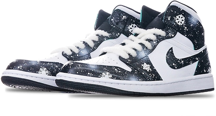 Jordan 1 Mid "Verde Isla Copo de Nieve Navidad" 554724-132(TeamT-男女同款圣诞节主题黑白) Lookbook Jordan 1 Mid "Verde Isla Copo de Nieve Navidad" 554724-132(TeamT-男女同款圣诞节主题黑白)