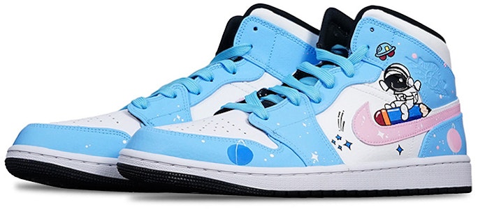 【定制球鞋】Jordan Air Jordan 1 Mid 黑白熊貓 鉛筆宇航員手繪 限量特殊鞋盒 中幫 復古籃球鞋 GS 藍粉白 Shop 【定制球鞋】Jordan Air Jordan 1 Mid 黑白熊貓 鉛筆宇航員手繪 限量特殊鞋盒 中幫 復古籃球鞋 GS 藍粉白