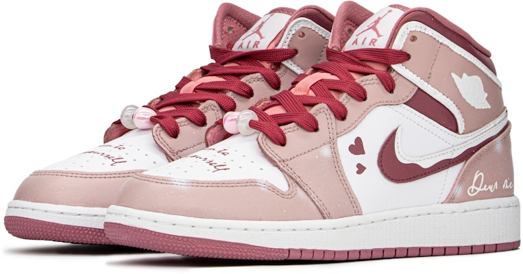 【定制鞋款】Air Jordan 1 Mid '粉白精灵女孩' DQ8423-616(TeamA-精灵女孩) Lookbook 【定制鞋款】Air Jordan 1 Mid '粉白精灵女孩' DQ8423-616(TeamA-精灵女孩)