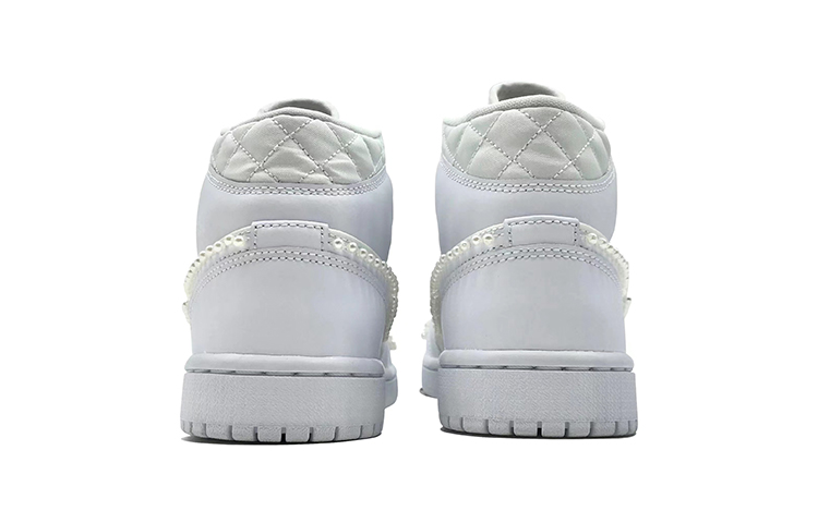 Purchase [Kasut Tersuai] Air Jordan 1 Mid 'Quilted White Christmas' DB6078-100（TeamD-圣诞节主题男女款格珍珠）