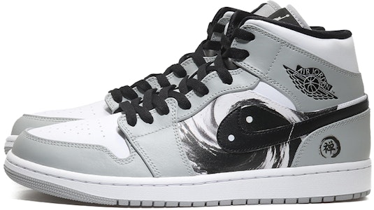 커스텀 에어 조던 1 미드 '음양' (Keoseutom Eeo Jodeon 1 Mideu 'Eumyang') 554724-092(Team10-阴阳禅道男烟灰QD) Lookbook 커스텀 에어 조던 1 미드 '음양' (Keoseutom Eeo Jodeon 1 Mideu 'Eumyang') 554724-092(Team10-阴阳禅道男烟灰QD)