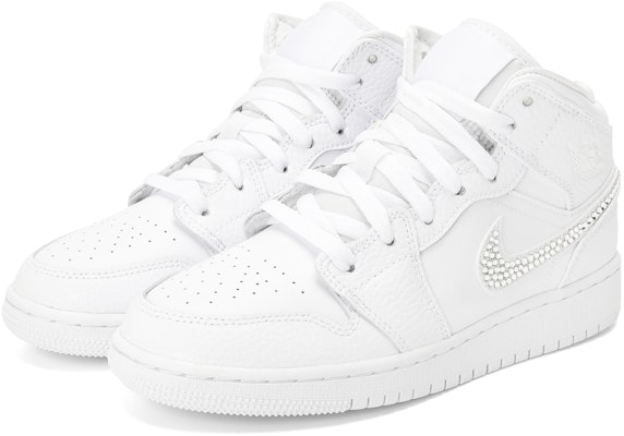 【客製化球鞋】 Jordan Air Jordan 1 施華洛世奇水晶鑽 鑲鑽 中筒 復古籃球鞋 GS 純白 Lookbook 【客製化球鞋】 Jordan Air Jordan 1 施華洛世奇水晶鑽 鑲鑽 中筒 復古籃球鞋 GS 純白