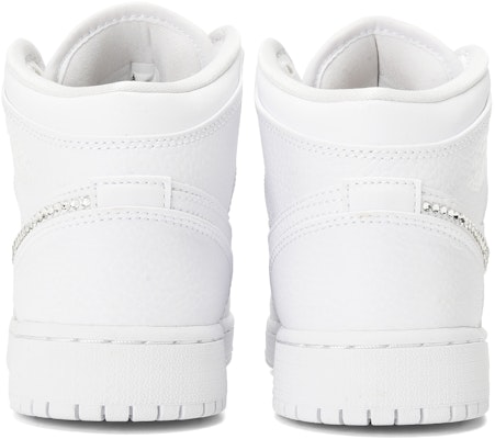 【客製化球鞋】 Jordan Air Jordan 1 施華洛世奇水晶鑽 鑲鑽 中筒 復古籃球鞋 GS 純白 Purchase 【客製化球鞋】 Jordan Air Jordan 1 施華洛世奇水晶鑽 鑲鑽 中筒 復古籃球鞋 GS 純白