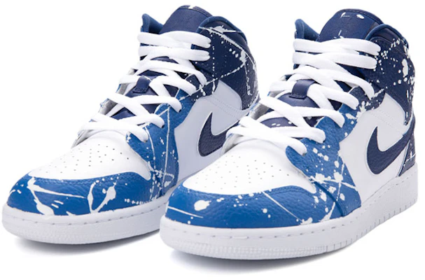 【定制球鞋】Jordan Air Jordan 1 Mid 潑墨大學藍 手繪漸變 高校主題 個性 中幫 復古籃球鞋 GS 藍白 Lookbook 【定制球鞋】Jordan Air Jordan 1 Mid 潑墨大學藍 手繪漸變 高校主題 個性 中幫 復古籃球鞋 GS 藍白