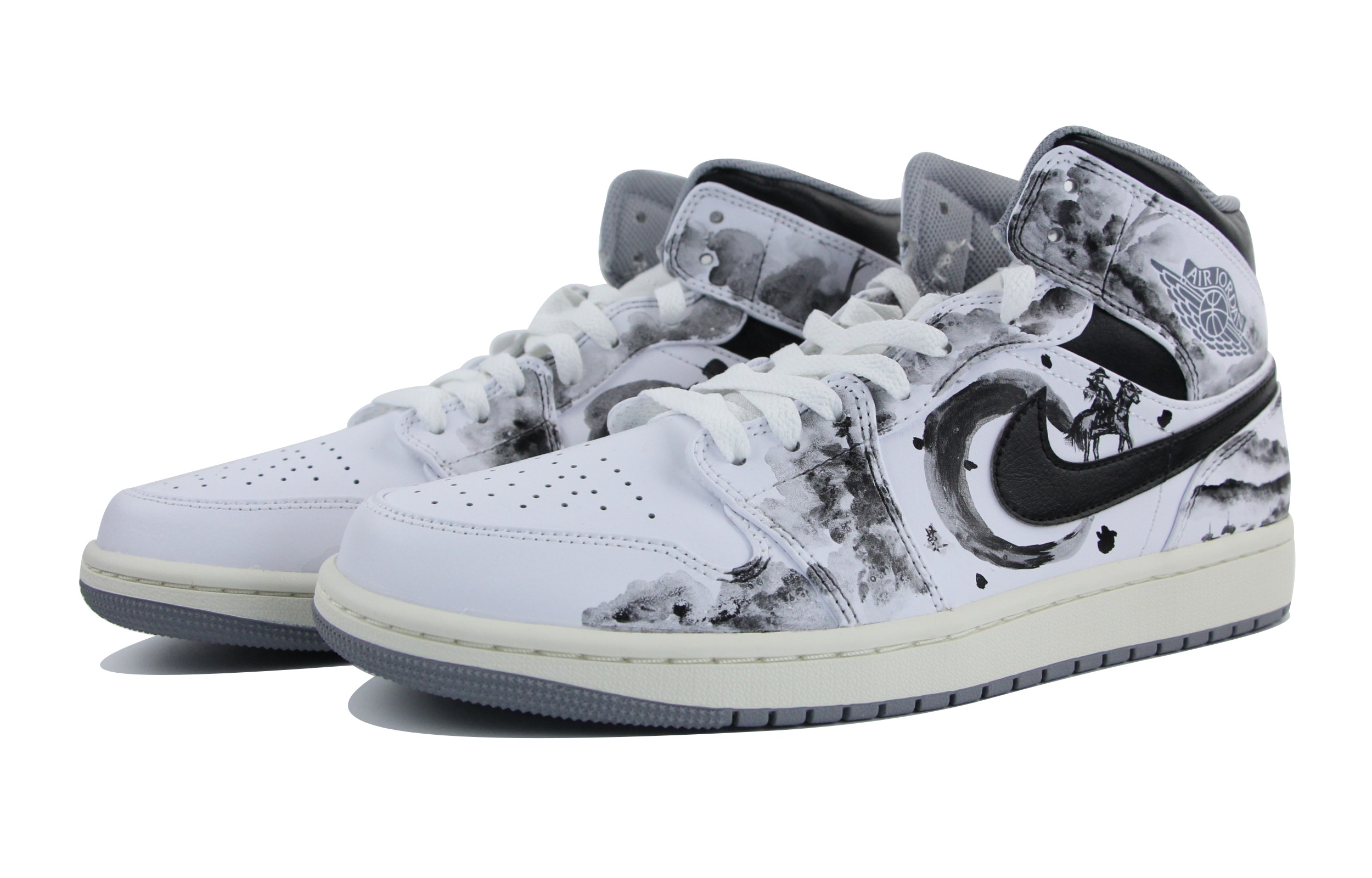 Shop 【定制球鞋】 Jordan Air Jordan 1 Mid Vintage Grey 中國風 水墨丹青 俠客行 中幫 復古籃球鞋 男款 黑白