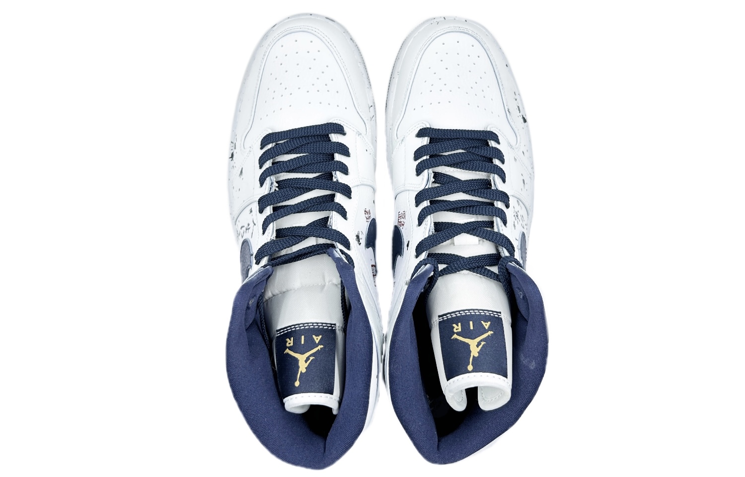 Shop [Sepatu Kustom] Air Jordan 1 Mid 'Putih Hitam - Guo Feng Po Mo' 554724-174(TEAM64-男款国风将进酒)