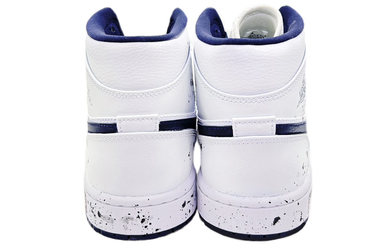 Purchase [Sepatu Kustom] Air Jordan 1 Mid 'Putih Hitam - Guo Feng Po Mo' 554724-174(TEAM64-男款国风将进酒)