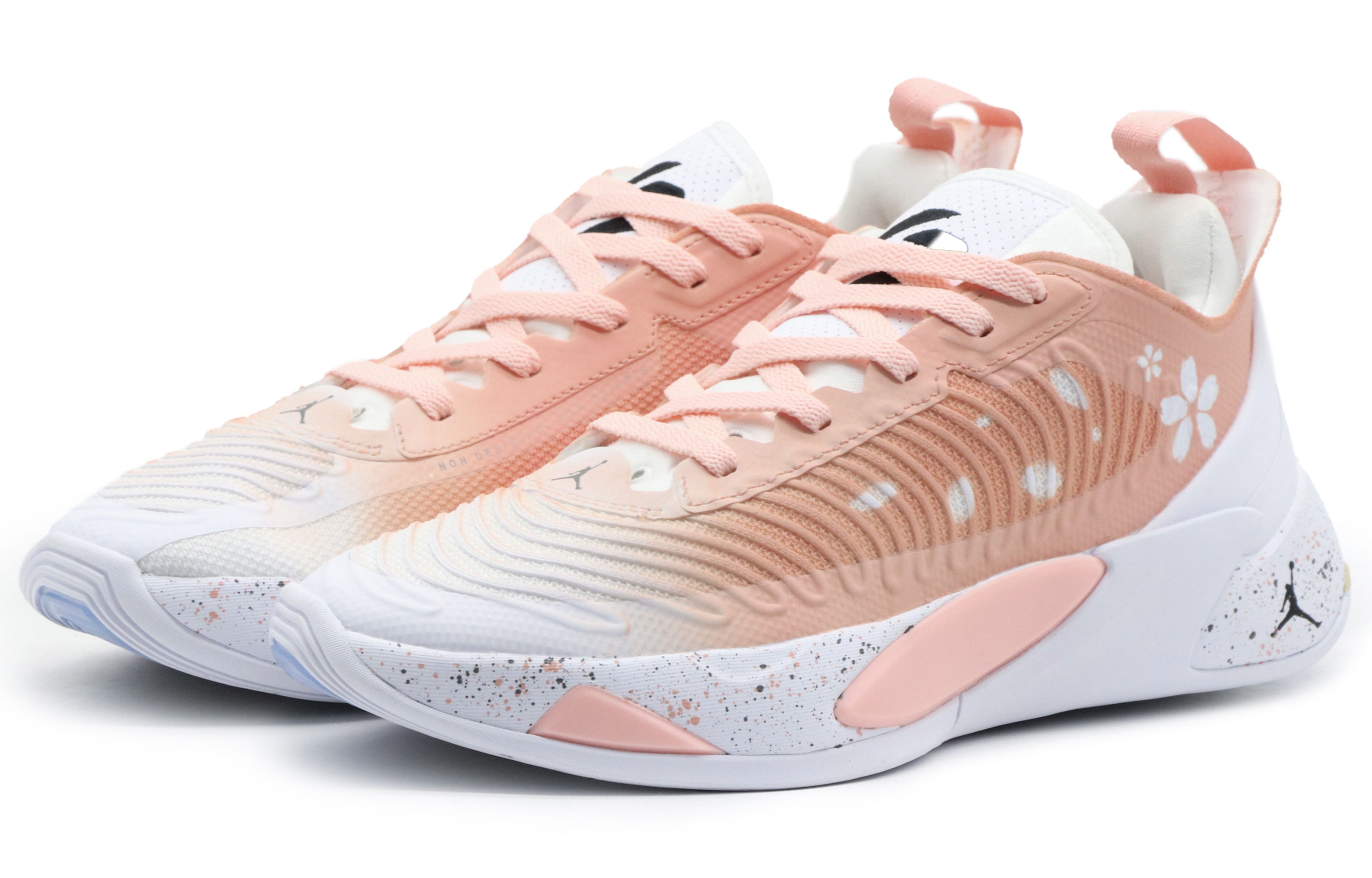 Lookbook 【定制球鞋】J Jordan Air Jordan 1 PF 東契奇1代 櫻花 減震防滑 低幫 實戰籃球鞋 男款 櫻花粉 國內版