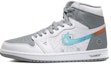 Buy 에어 조던 1 레트로 OG '화이트 그레이 - 레디 플레이어 원 사이버펑크' 555088-037(Team10-头号玩家男女白灰QD)