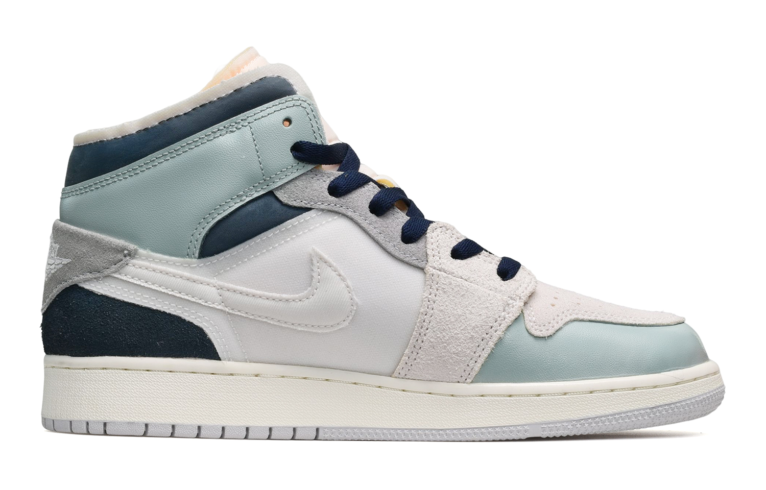 Lookbook 【定制球鞋】 Jordan Air Jordan 1 Mid 卡斯製造 CNY兔年限定 玉掛件 復古籃球鞋 GS 灰白藍