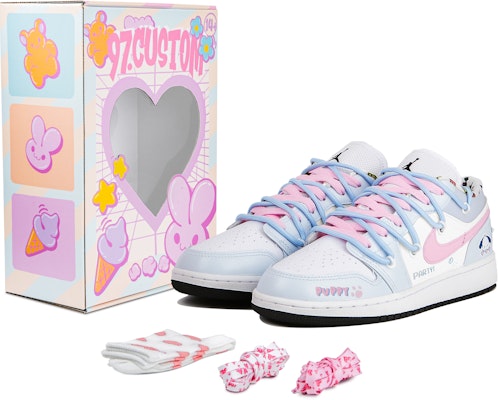 【客製化球鞋】 Jordan Air Jordan 1 低筒 心動小狗 三麗鷗 禮盒 可愛玩偶 複古籃球鞋 GS 紫色 Buy 【客製化球鞋】 Jordan Air Jordan 1 低筒 心動小狗 三麗鷗 禮盒 可愛玩偶 複古籃球鞋 GS 紫色