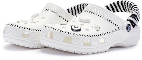 【定制球鞋】 Crocs卡駱馳 811製造 愛情鍵 裝飾扣 手繪噴繪 洞洞鞋 男女同款 白黑 Lookbook 【定制球鞋】 Crocs卡駱馳 811製造 愛情鍵 裝飾扣 手繪噴繪 洞洞鞋 男女同款 白黑