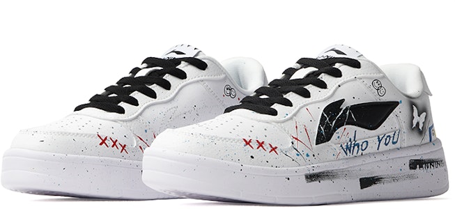 李寧カスタムローカット「モノトーン落書き」 AGCS419-1(Team拾柒-男款低帮喷漆态度板鞋) Lookbook 李寧カスタムローカット「モノトーン落書き」 AGCS419-1(Team拾柒-男款低帮喷漆态度板鞋)