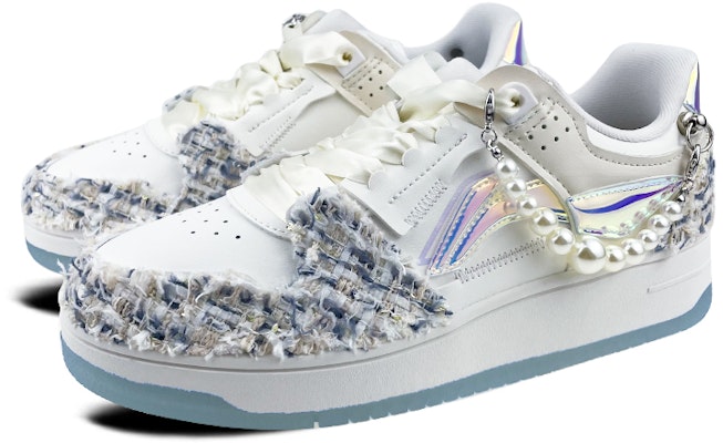 【定制球鞋】 LiNing李寧 天跡 是在玩鞋 情人節禮盒 小香風 貼布 珍珠鏈條 絲帶 情侶 低幫 帆布鞋 女款 白藍 Lookbook 【定制球鞋】 LiNing李寧 天跡 是在玩鞋 情人節禮盒 小香風 貼布 珍珠鏈條 絲帶 情侶 低幫 帆布鞋 女款 白藍