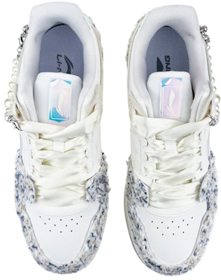 【定制球鞋】 LiNing李寧 天跡 是在玩鞋 情人節禮盒 小香風 貼布 珍珠鏈條 絲帶 情侶 低幫 帆布鞋 女款 白藍 Shop 【定制球鞋】 LiNing李寧 天跡 是在玩鞋 情人節禮盒 小香風 貼布 珍珠鏈條 絲帶 情侶 低幫 帆布鞋 女款 白藍