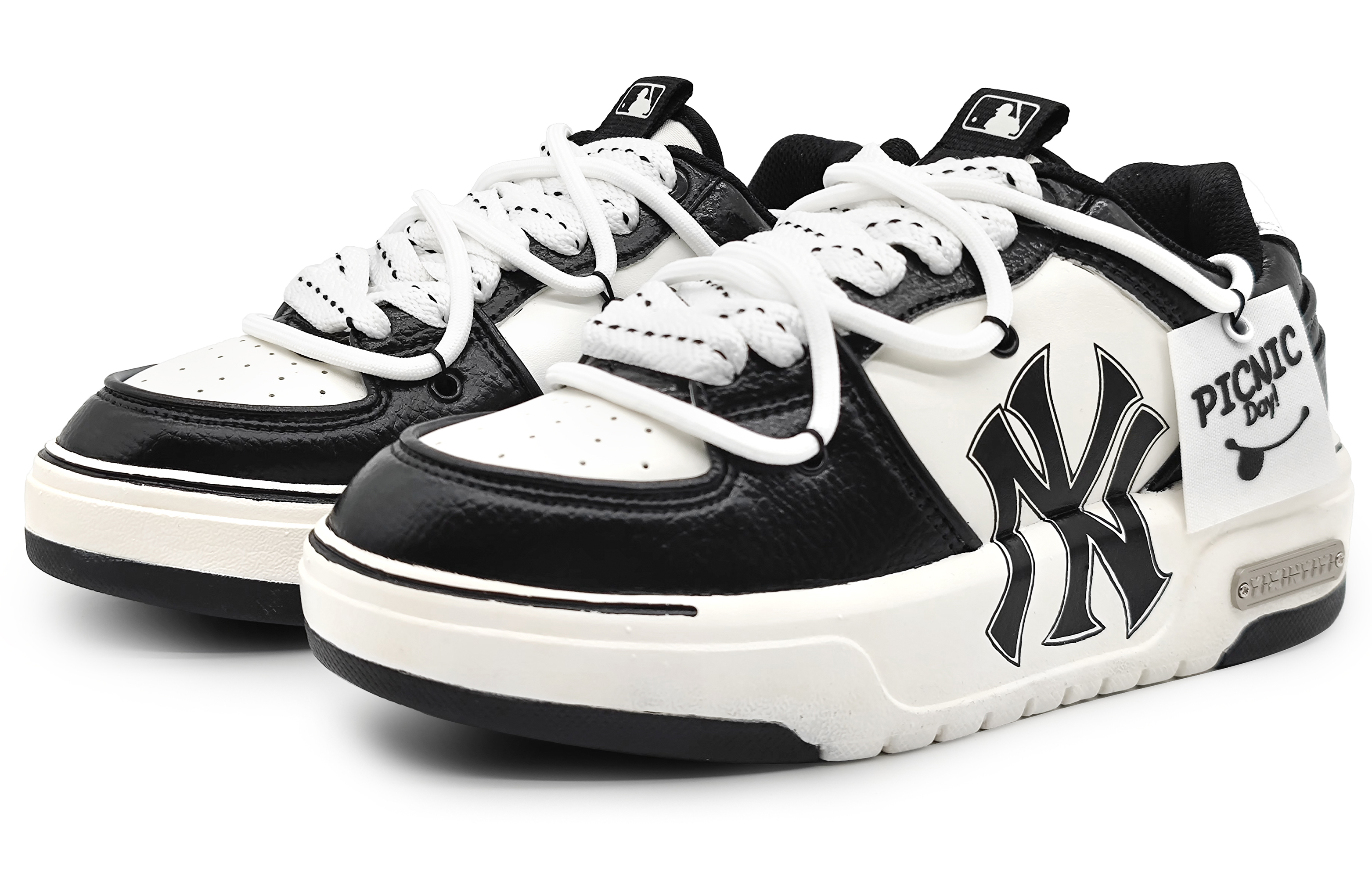 Lookbook 【訂製球鞋】 MLB 紐約洋基隊 黑白熊貓 解構雙鞋帶 刺繡標籤 可拆卸 金屬銘牌 增高 低筒 球鞋 男女同款 黑白