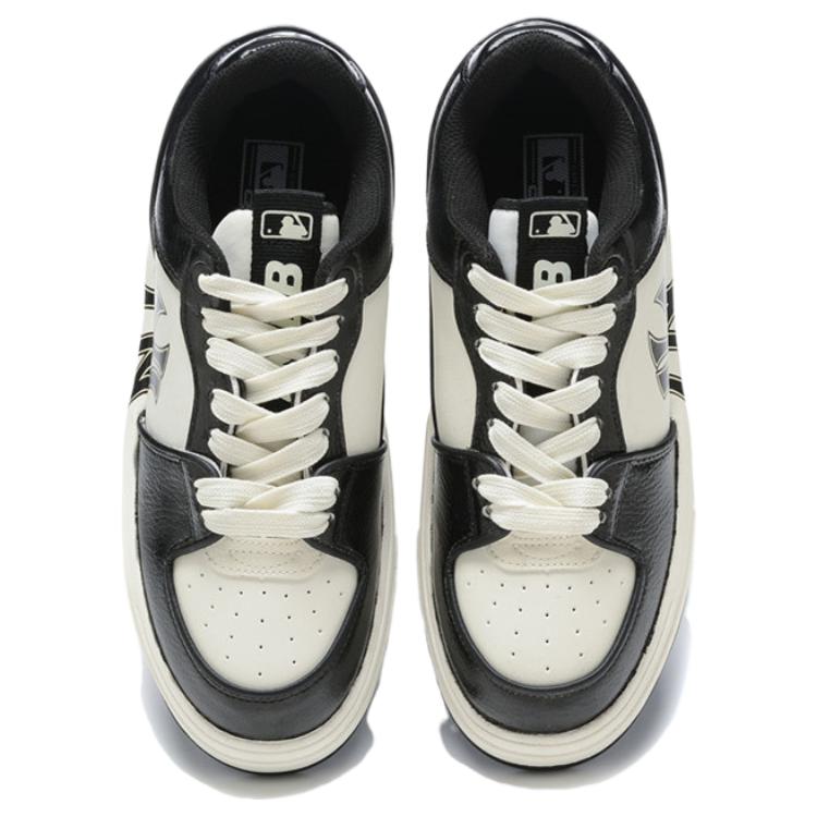 Shop [Kasut Custom] MLB New York Yankees Platform 'Klasik Hitam Putih' 3ASXCA12N-50WHS(Team54-黑白)