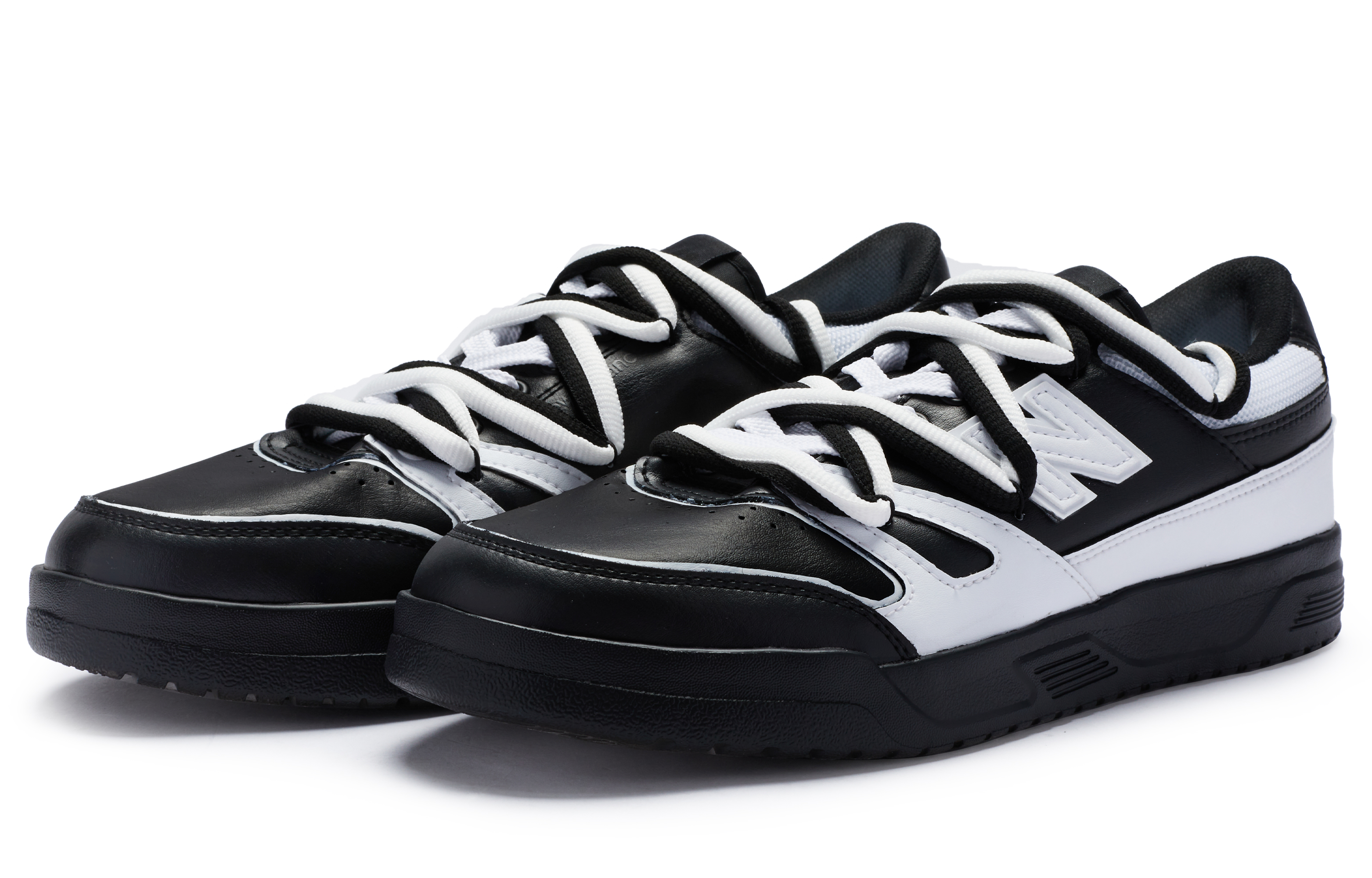 Lookbook 【訂製球鞋】New Balance NB Ct20 811製造 夏野遐想 手繪噴繪 低筒 休閒鞋 男女同款 黑白