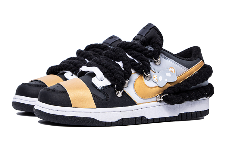 Shop [カスタムシューズ] Nike 希有人种潮玩 x Dunk Low Retro 'ブラックゴールドコントラクト' DJ6188-002(TeamM-男款黑色契约联名)