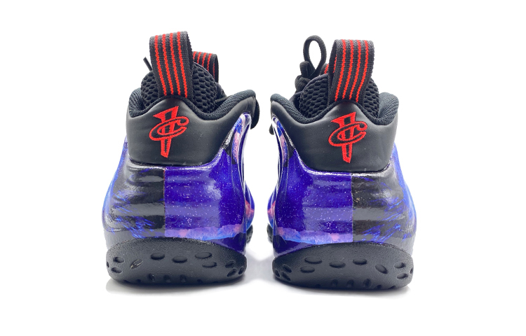 Shop 【訂製球鞋】Nike Air Foamposite One "Lava" 熔岩噴 發泡材質 中幫 星空宇航員 星系宇宙登月主題 籃球鞋 男女同款 藍紫 限量100雙贈送特殊鞋盒