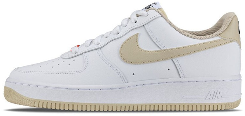 【定制球鞋】Nike Air Force 1 '07 旧時代 英倫風 復古 英文布貼 報紙時尚 綠勾橙標 縫合鈕扣 解構雙鞋帶 低幫 板鞋 男女同款 白藤黃 Sizing 【定制球鞋】Nike Air Force 1 '07 旧時代 英倫風 復古 英文布貼 報紙時尚 綠勾橙標 縫合鈕扣 解構雙鞋帶 低幫 板鞋 男女同款 白藤黃