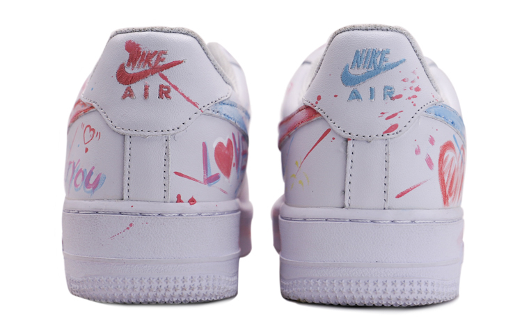 Shop [定制鞋款] 耐克空军一号低帮'07'爱意信笺涂鸦' CW2288-111(Team-S男款告白涂鸦)