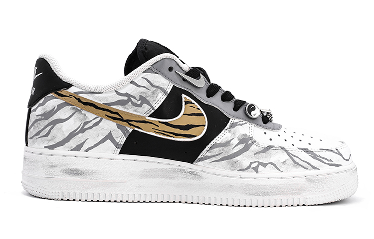 Order ナイキ エアフォース1 '07 虎年カスタム
(Nike Eafōsu 1 '07 Tora-doshi Kasutamu) DA8571-100(TeamM-虎年限定黑白灰)