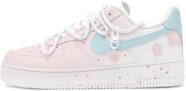 【客製化球鞋】 Nike Air Force 1 Low 空軍一號 撇年風格 小花花 特殊鞋盒 低筒 板鞋 男款 藍粉 Buy 【客製化球鞋】 Nike Air Force 1 Low 空軍一號 撇年風格 小花花 特殊鞋盒 低筒 板鞋 男款 藍粉