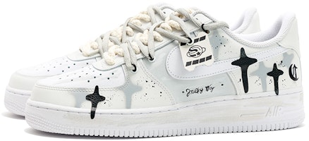 나이키 커스텀 AF1 로우 '그라피티 블랙화이트그레이' CW2288-111(TeamM-男款空军星星S-BOX) Lookbook 나이키 커스텀 AF1 로우 '그라피티 블랙화이트그레이' CW2288-111(TeamM-男款空军星星S-BOX)